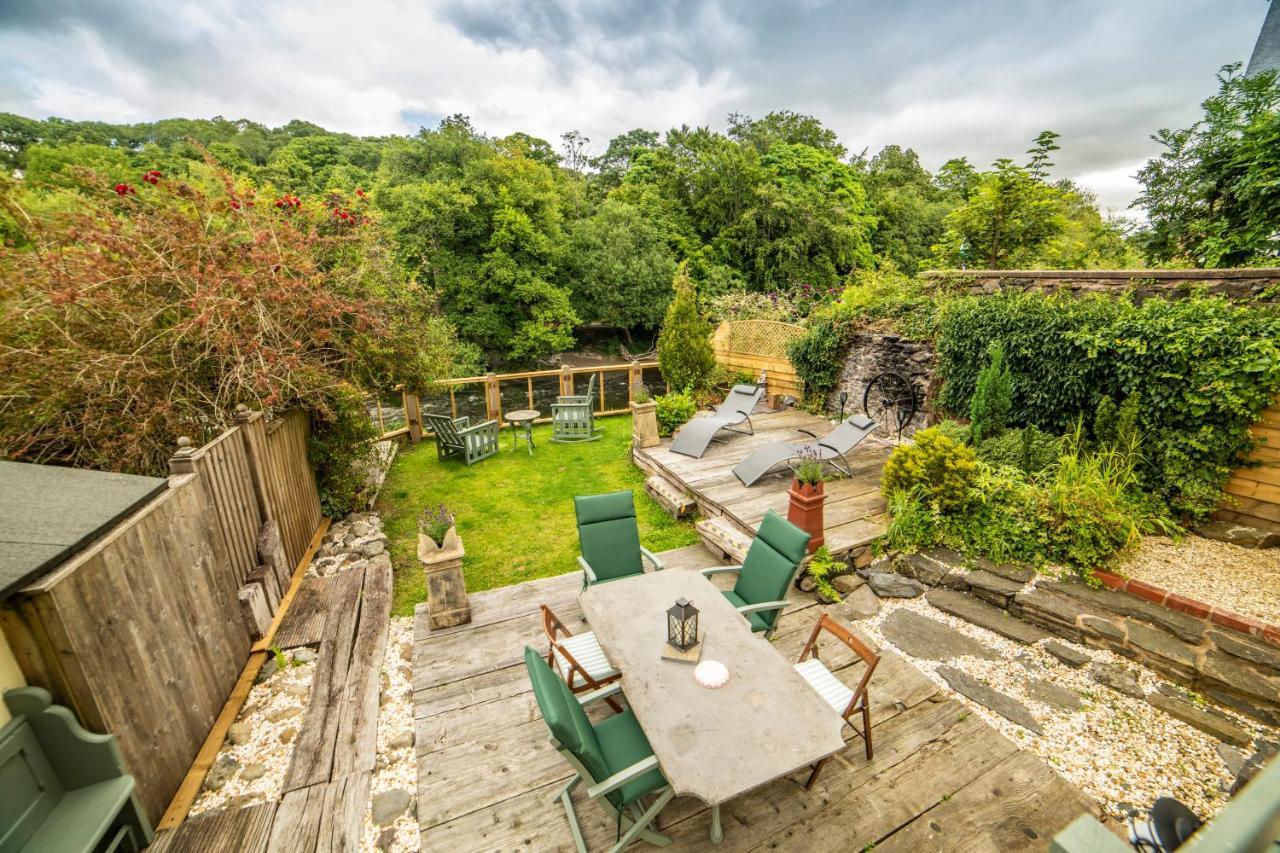 Self Catering Accommodation, Cornerstones, 16Th Century Luxury House Overlooking The River Llangollen Extérieur photo